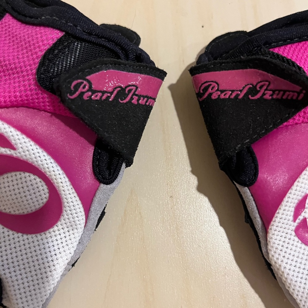 Pearl Izumi Pink and Black Cycling Gloves